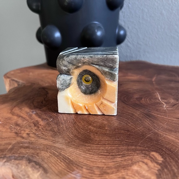 ✨SOLD✨ Unique Alabaster Owl Paperweight - Picture 4 of 5